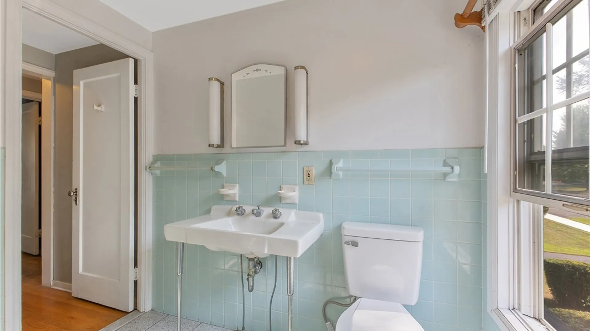 Property at 1207 Comstock Avenue, Syracuse, NY 13210 27