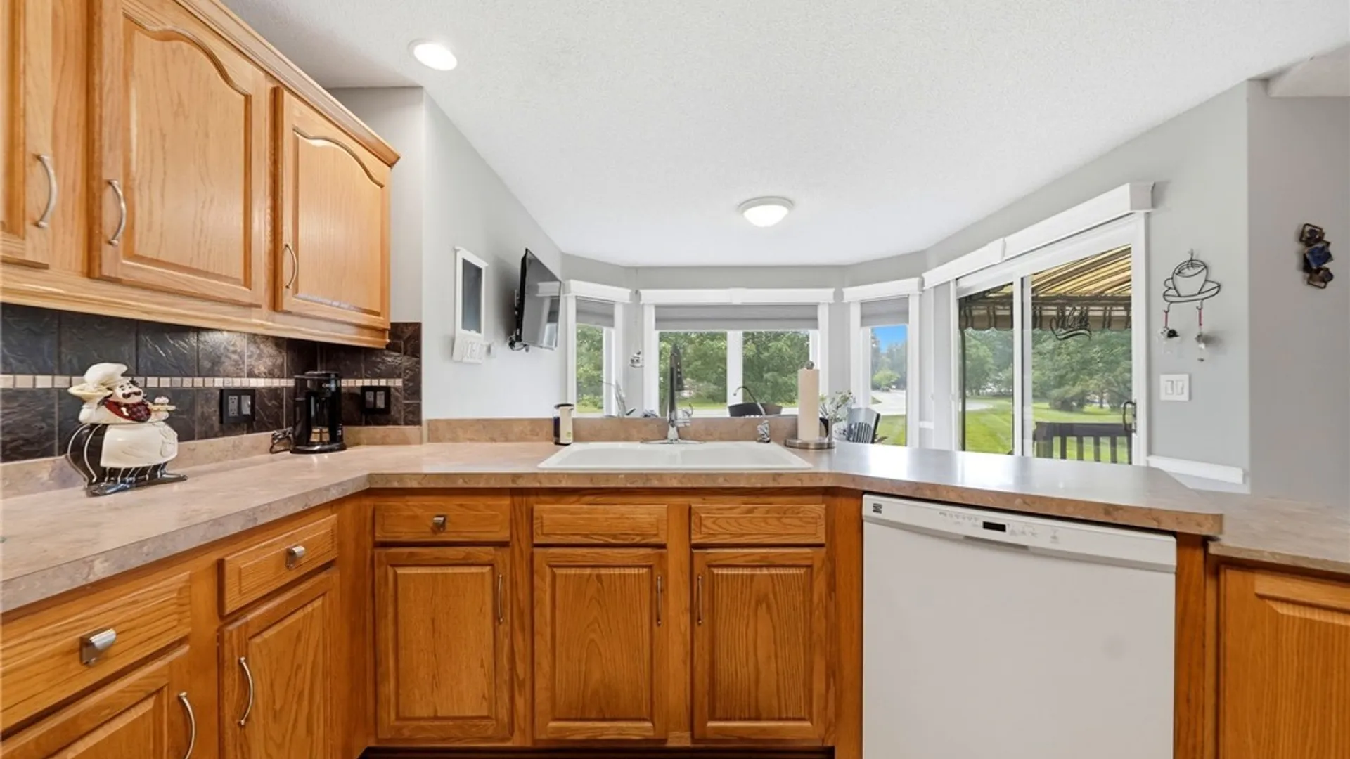 Property at 2 Alexander Parkway, Pendleton, NY 14120 9