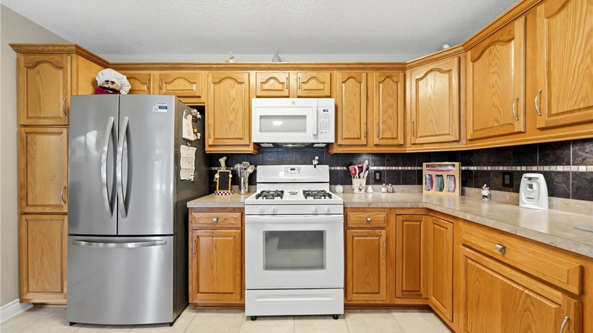 Property at 2 Alexander Parkway, Pendleton, NY 14120 12