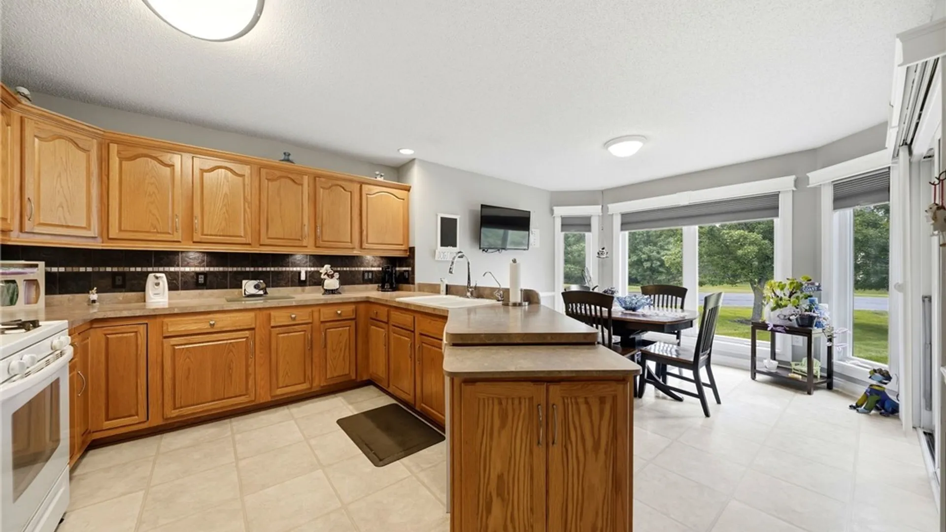 Property at 2 Alexander Parkway, Pendleton, NY 14120 8