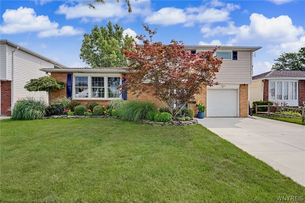 Property at 42 Leni Lane, Cheektowaga, NY 14225