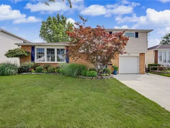 Property at 42 Leni Lane, Cheektowaga, NY 14225