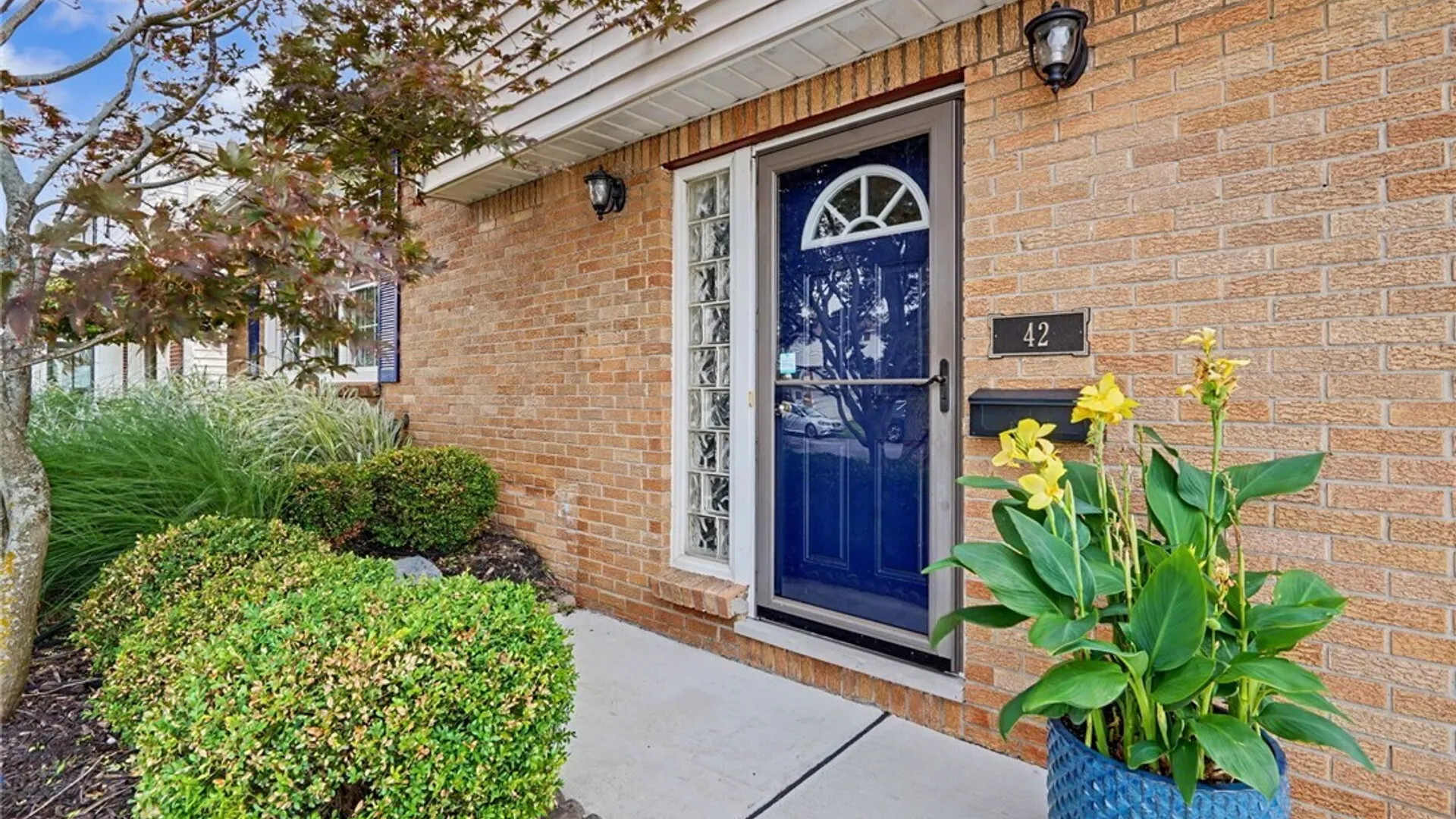 Property at 42 Leni Lane, Cheektowaga, NY 14225 3