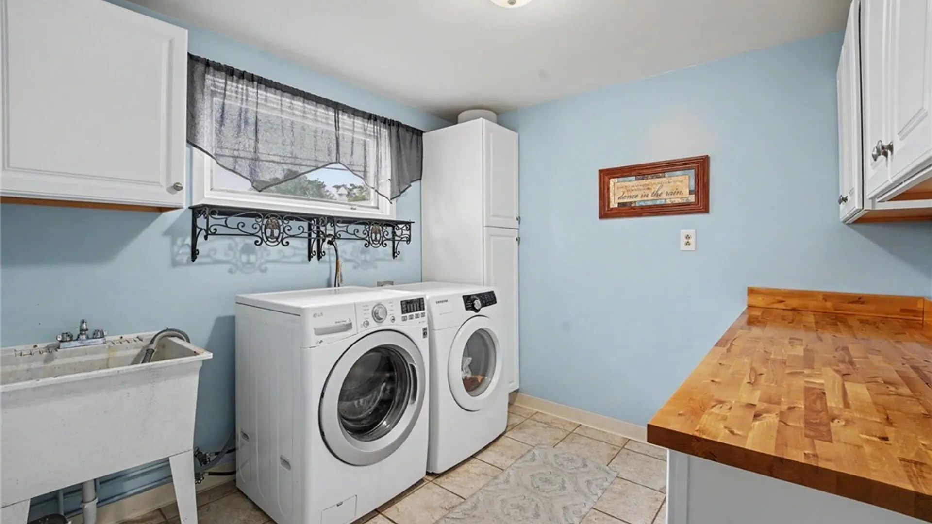 Property at 42 Leni Lane, Cheektowaga, NY 14225 19