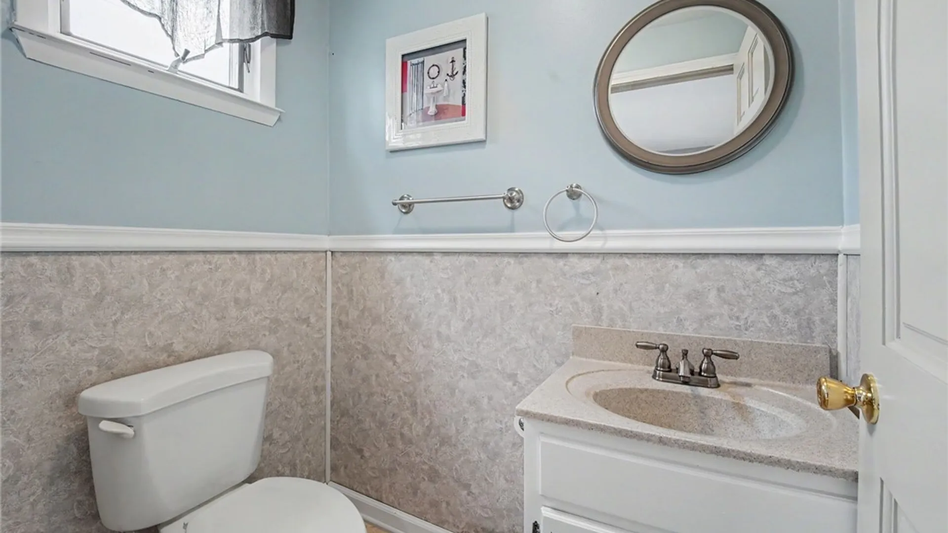 Property at 42 Leni Lane, Cheektowaga, NY 14225 20