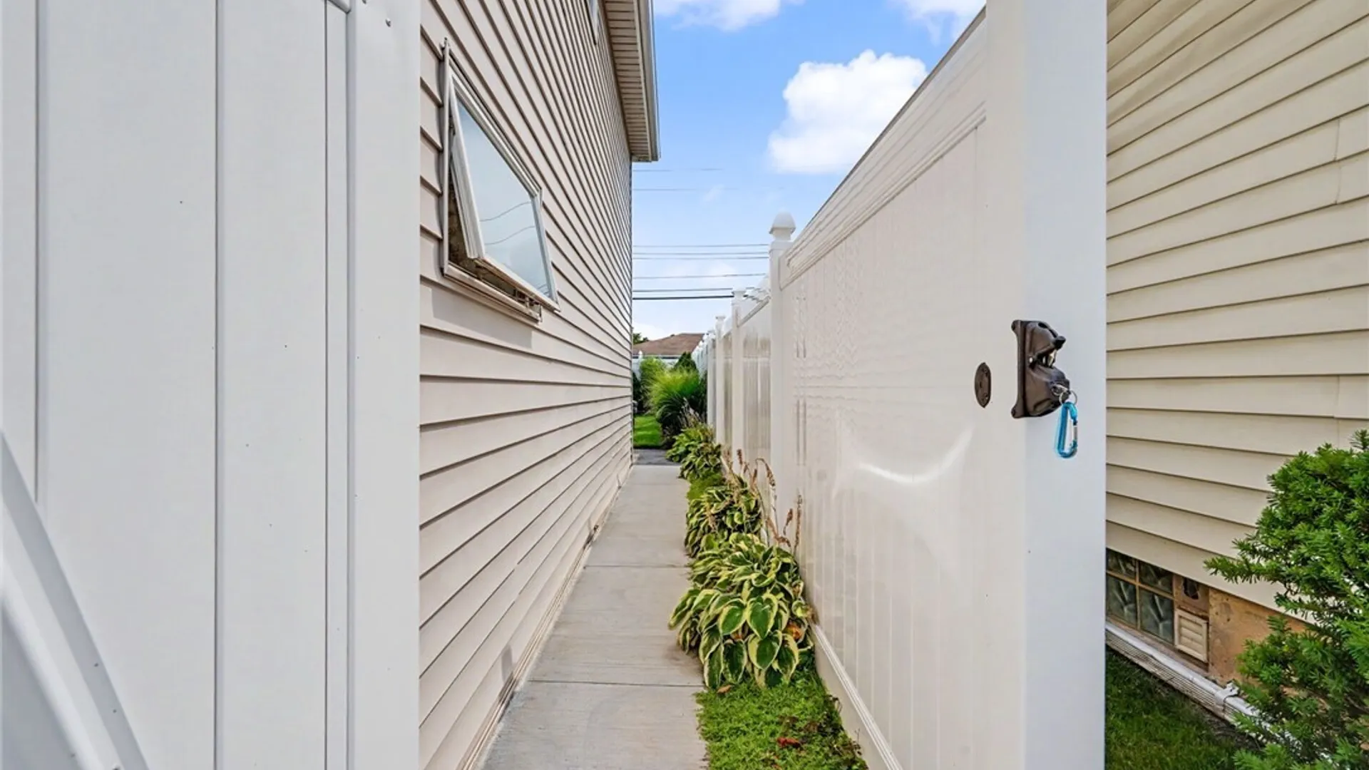 Property at 42 Leni Lane, Cheektowaga, NY 14225 42