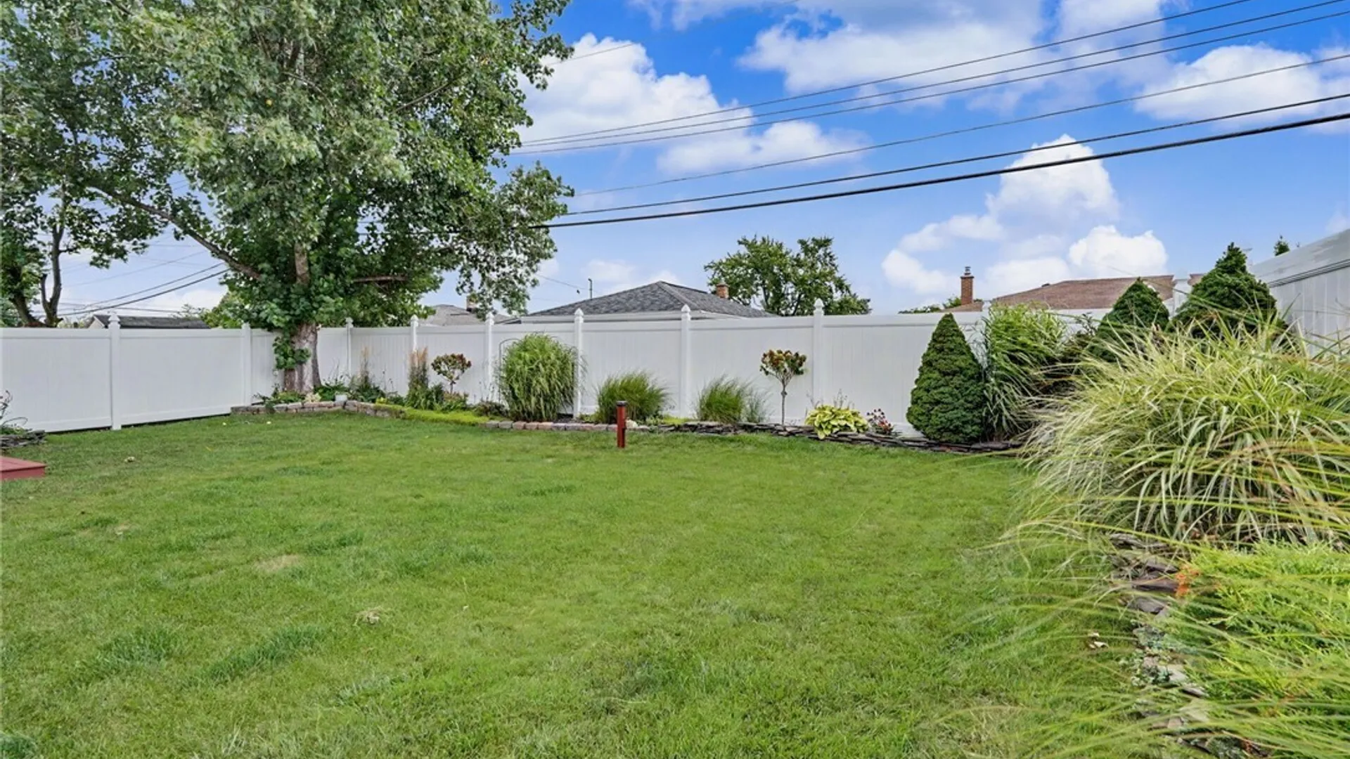 Property at 42 Leni Lane, Cheektowaga, NY 14225 45