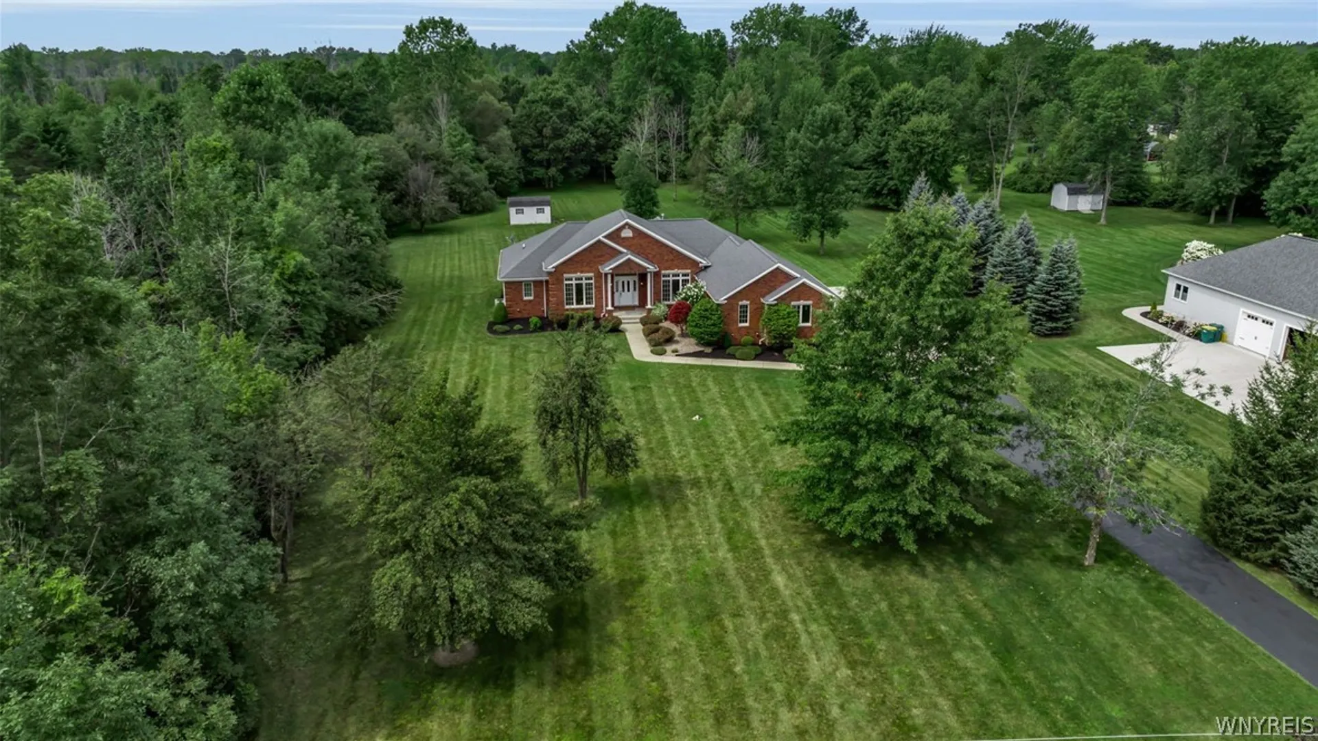 Property at 8600 Northfield Road, Clarence, NY 14032 3