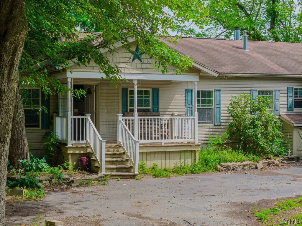 Property at 2704 1/2 Suits ave, Vienna, NY 13308