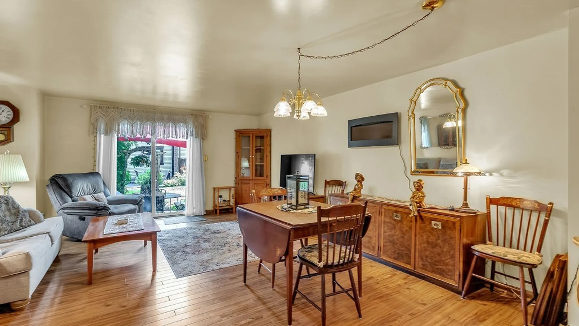 Property at 301 Charlesgate Circle, Amherst, NY 14051 4