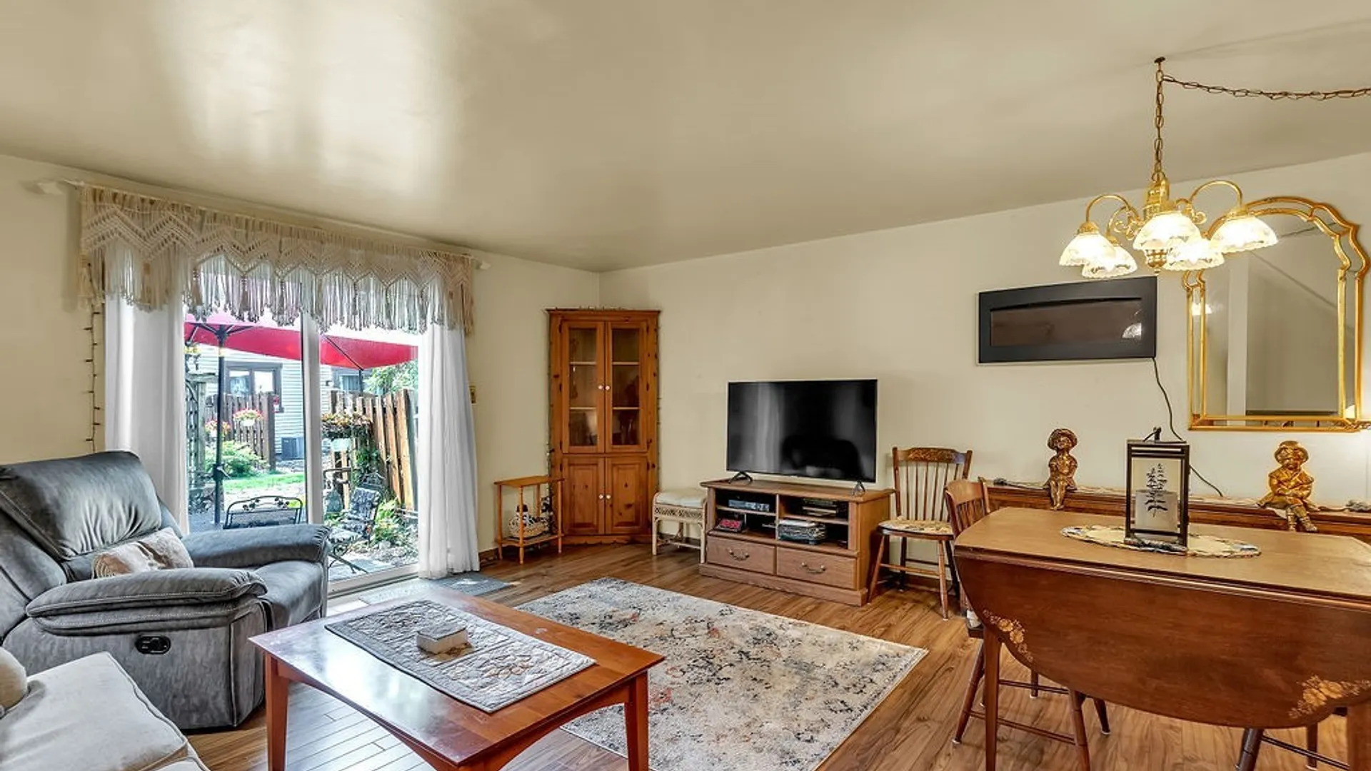 Property at 301 Charlesgate Circle, Amherst, NY 14051 5