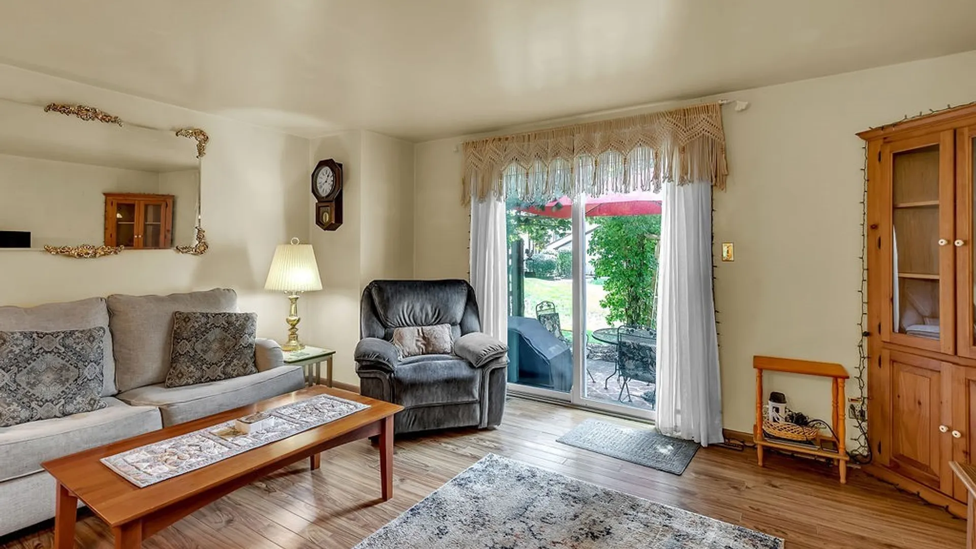 Property at 301 Charlesgate Circle, Amherst, NY 14051 6