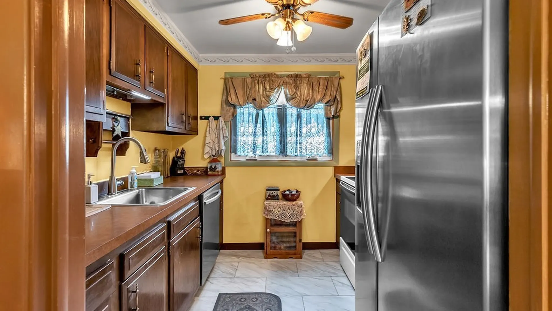 Property at 301 Charlesgate Circle, Amherst, NY 14051 8