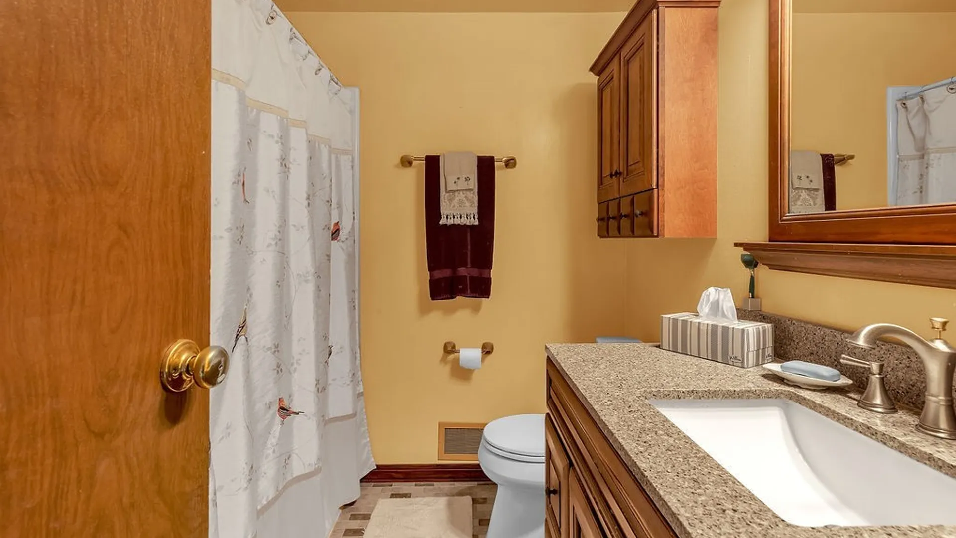 Property at 301 Charlesgate Circle, Amherst, NY 14051 16
