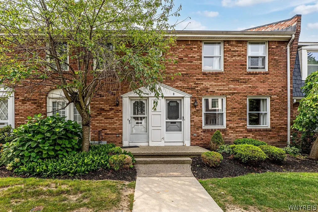 Property at 50 Hamlin Sq, Amherst, NY 14221