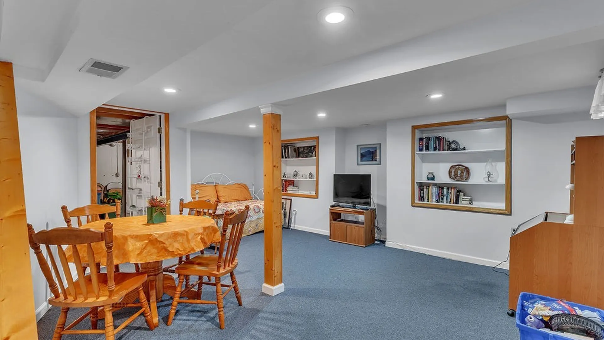 Property at 50 Hamlin Sq, Amherst, NY 14221 17