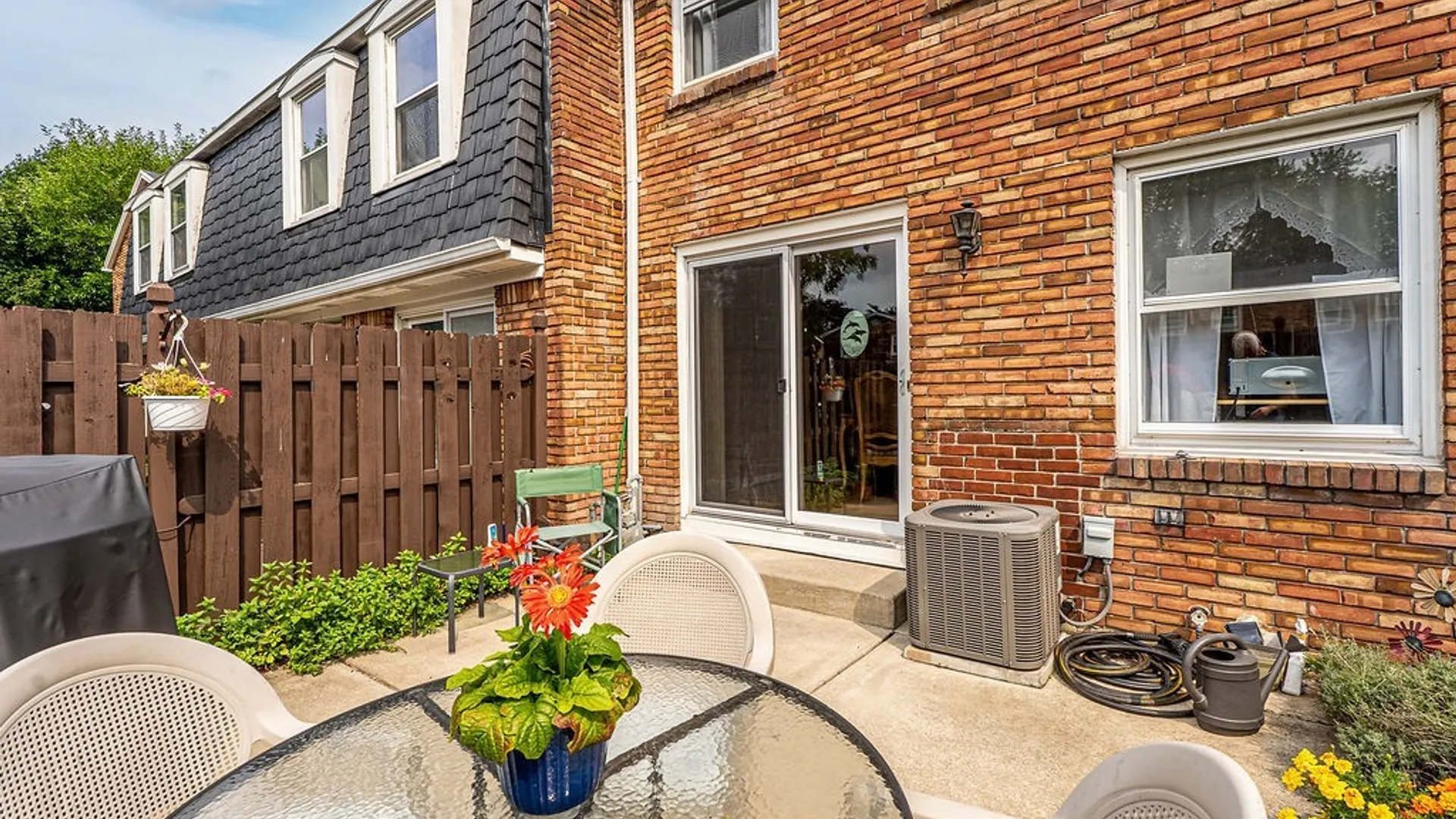 Property at 50 Hamlin Sq, Amherst, NY 14221 23
