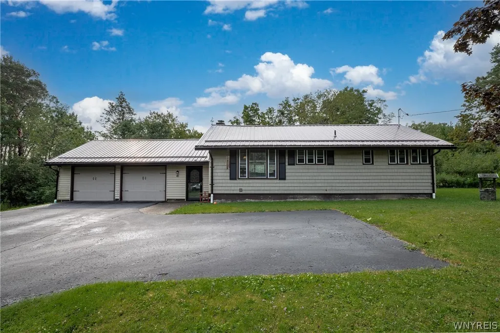 Property at 45 Mint Meadow Drive, Aurora, NY 14052