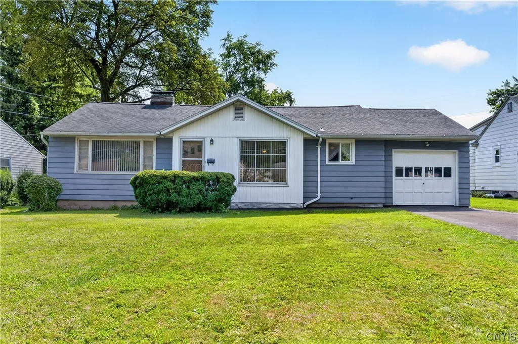 Property at 14 Pickwick Rd, DeWitt, NY 13214