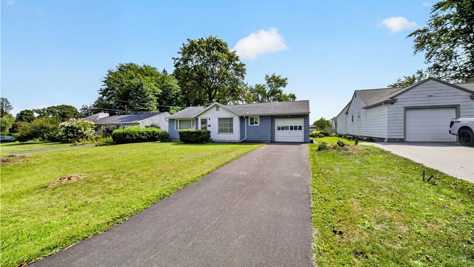 Property at 14 Pickwick Rd, DeWitt, NY 13214 3
