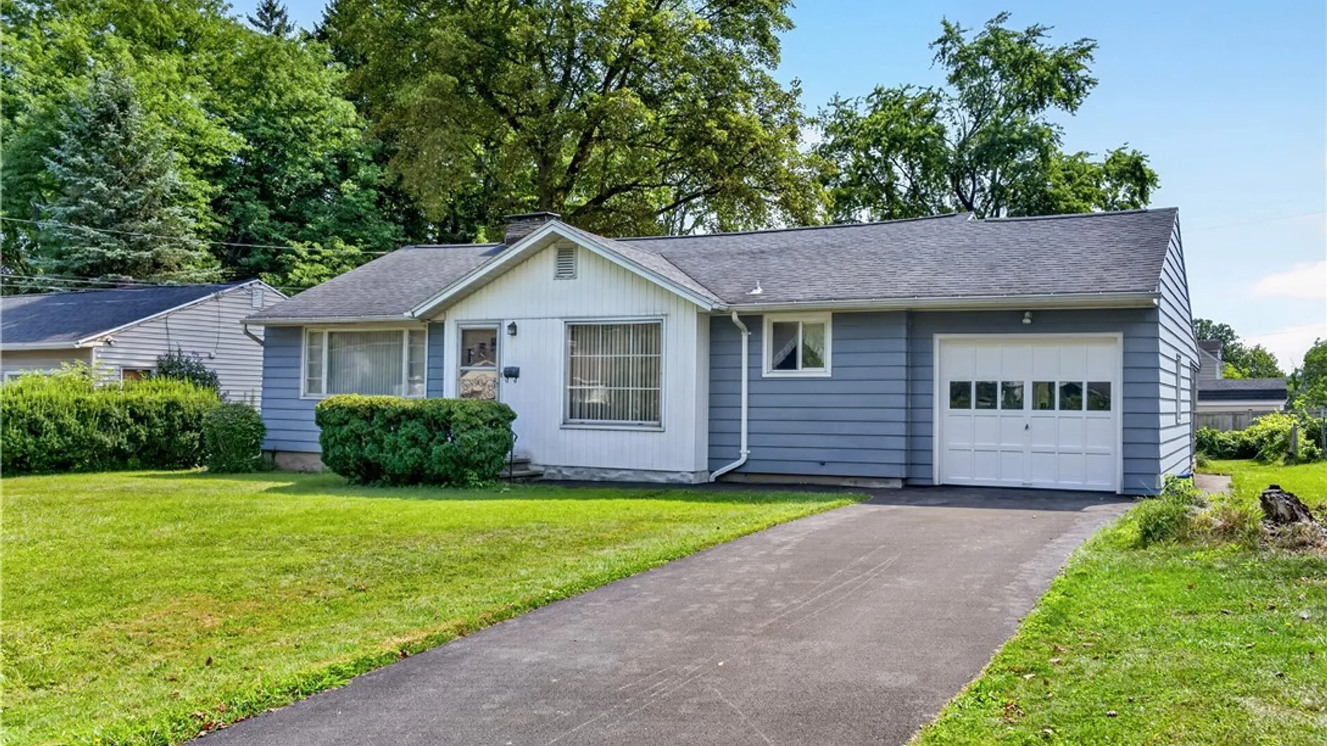 Property at 14 Pickwick Rd, DeWitt, NY 13214 4