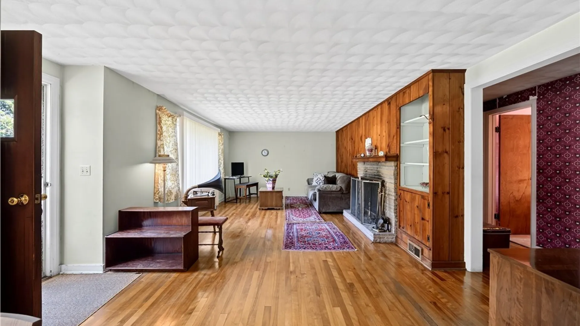 Property at 14 Pickwick Rd, DeWitt, NY 13214 8