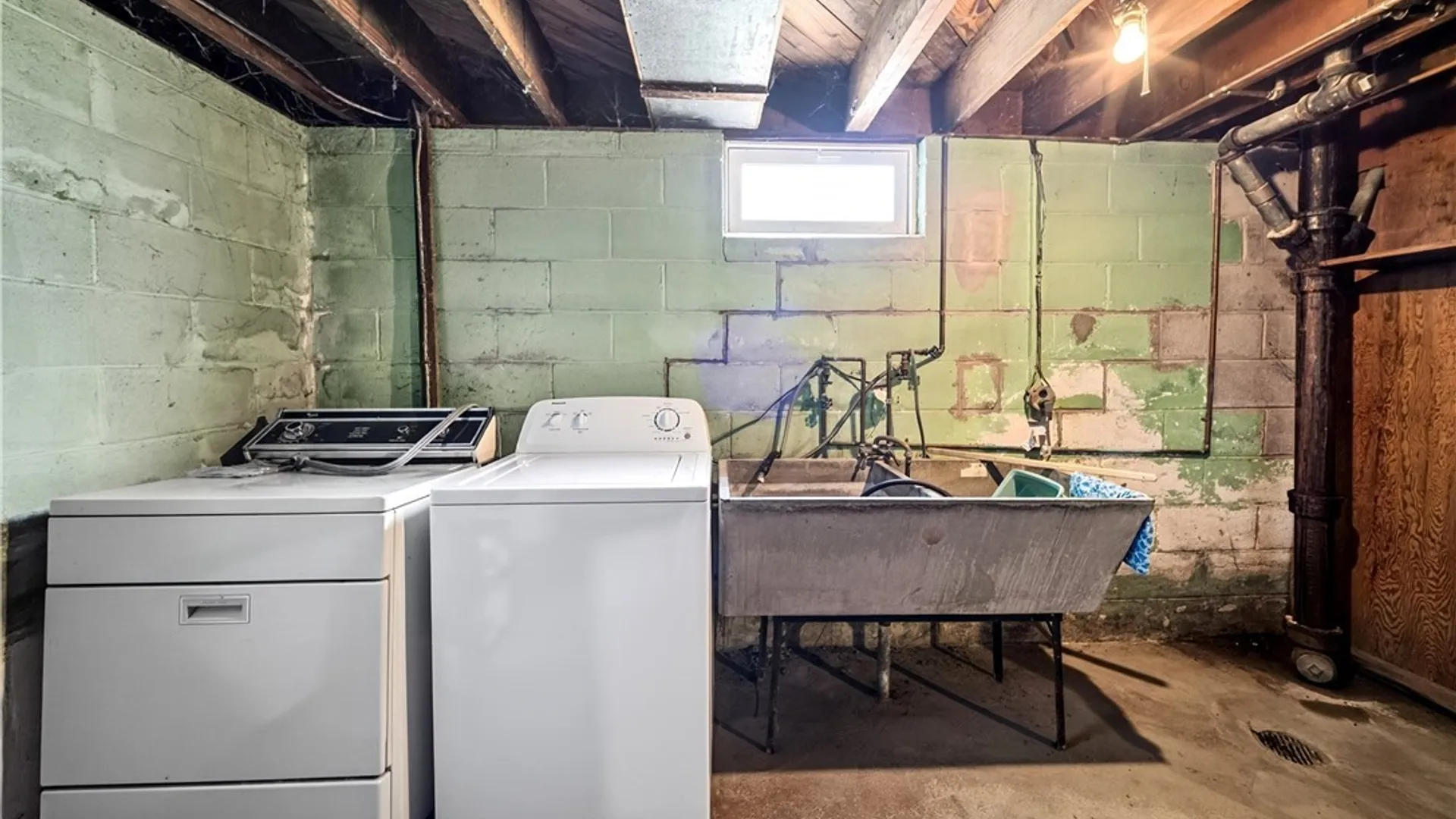 Property at 14 Pickwick Rd, DeWitt, NY 13214 24