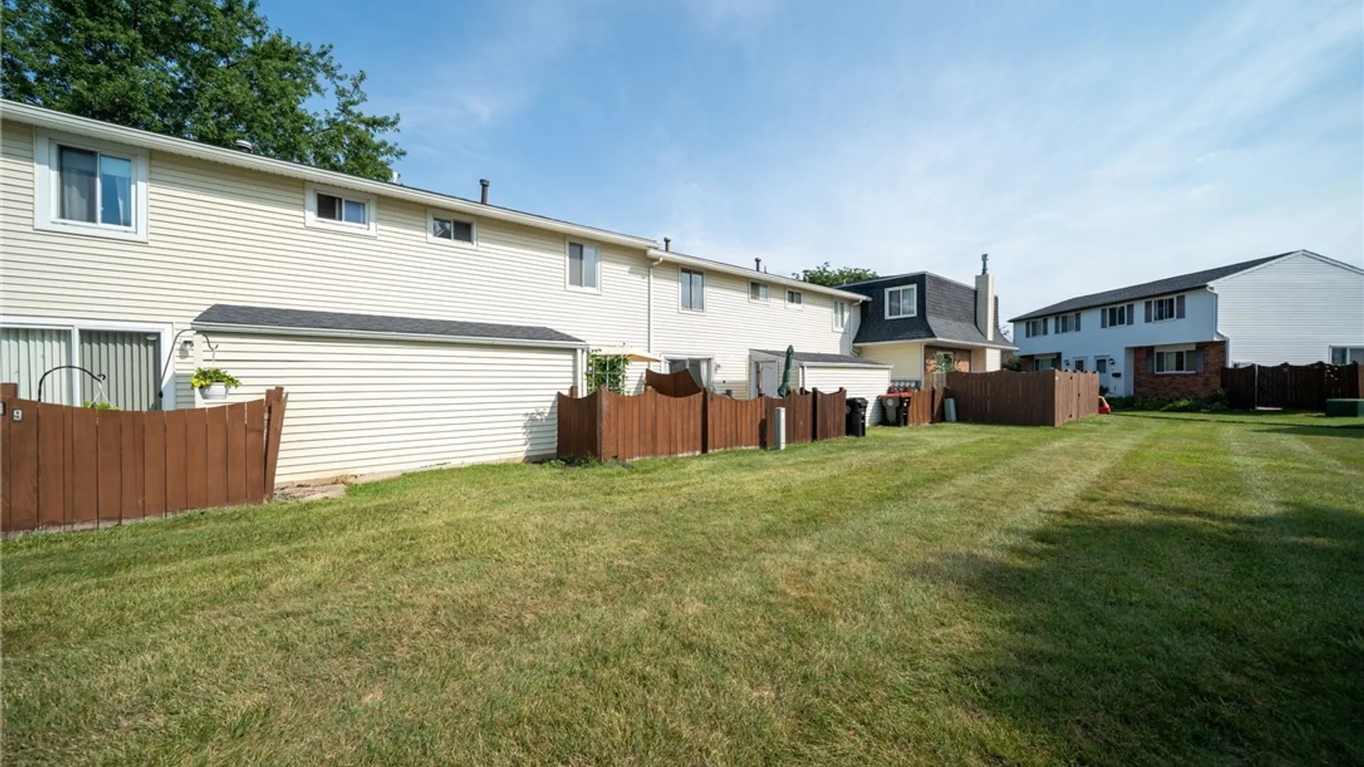 Property at 20 Parkview Court, Lancaster, NY 14086 14