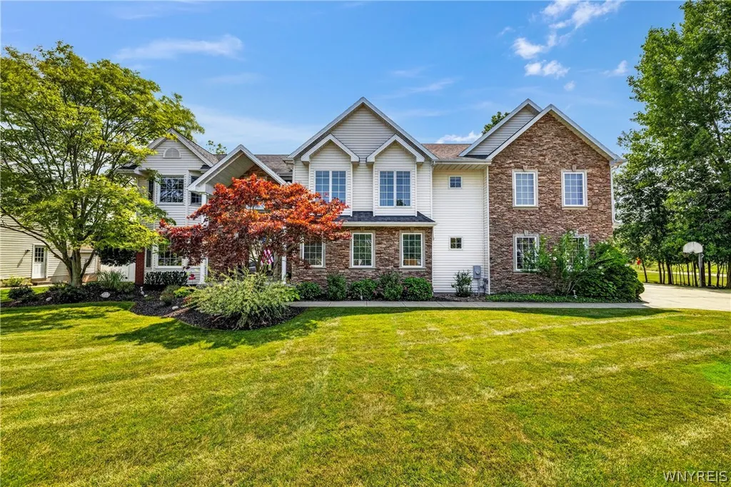 Property at 243 South Lane, Grand Island, NY 14072