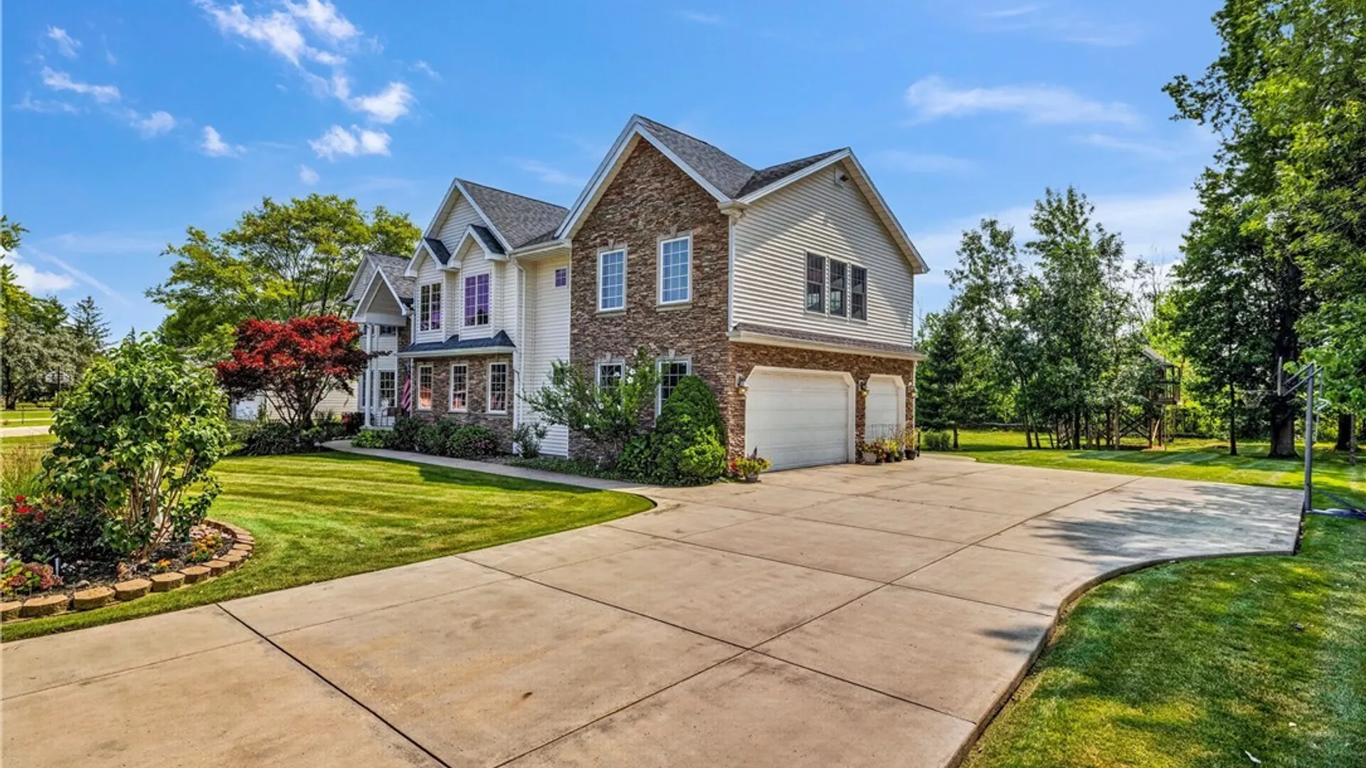 Property at 243 South Lane, Grand Island, NY 14072 3