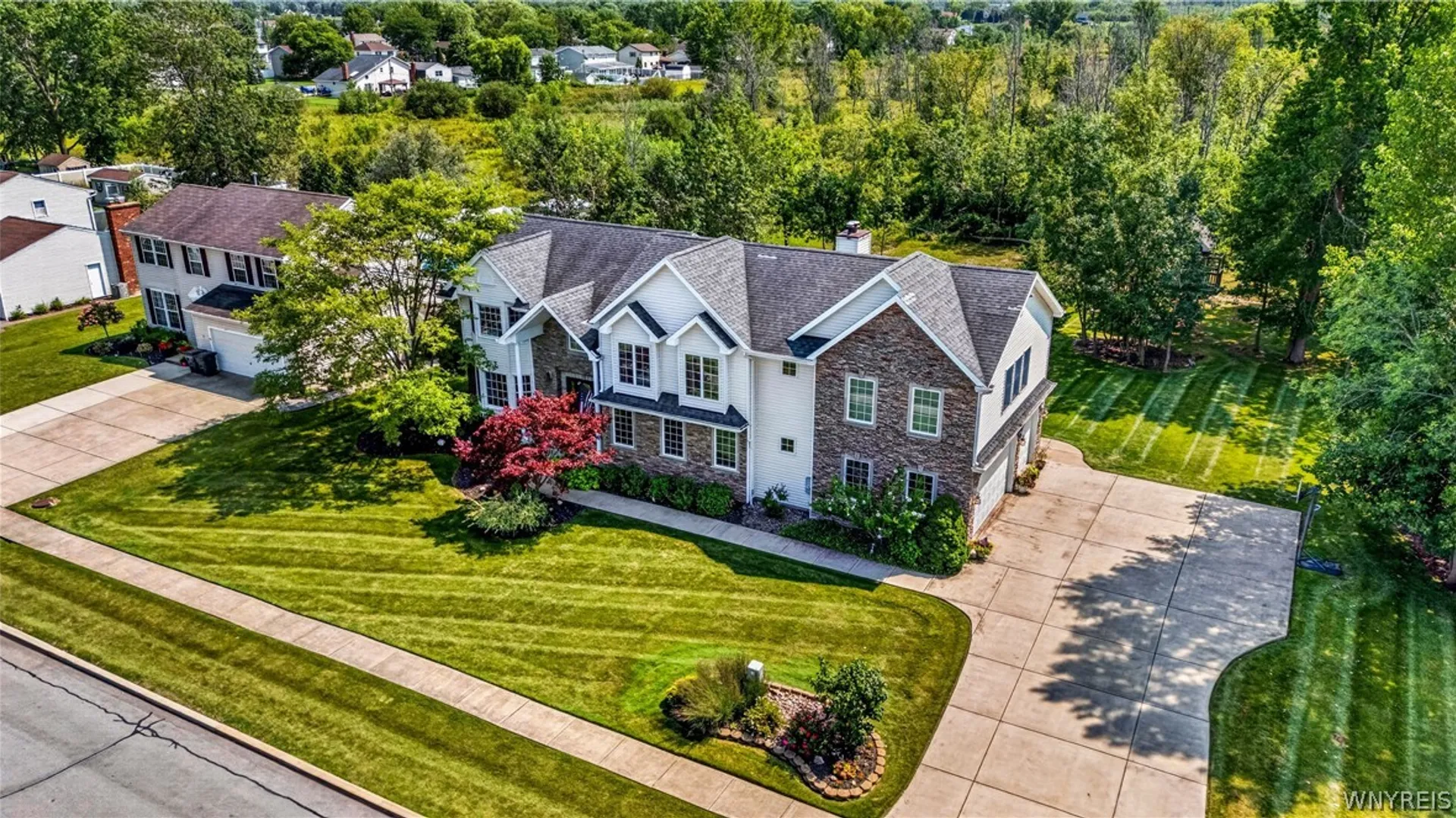 Property at 243 South Lane, Grand Island, NY 14072 4