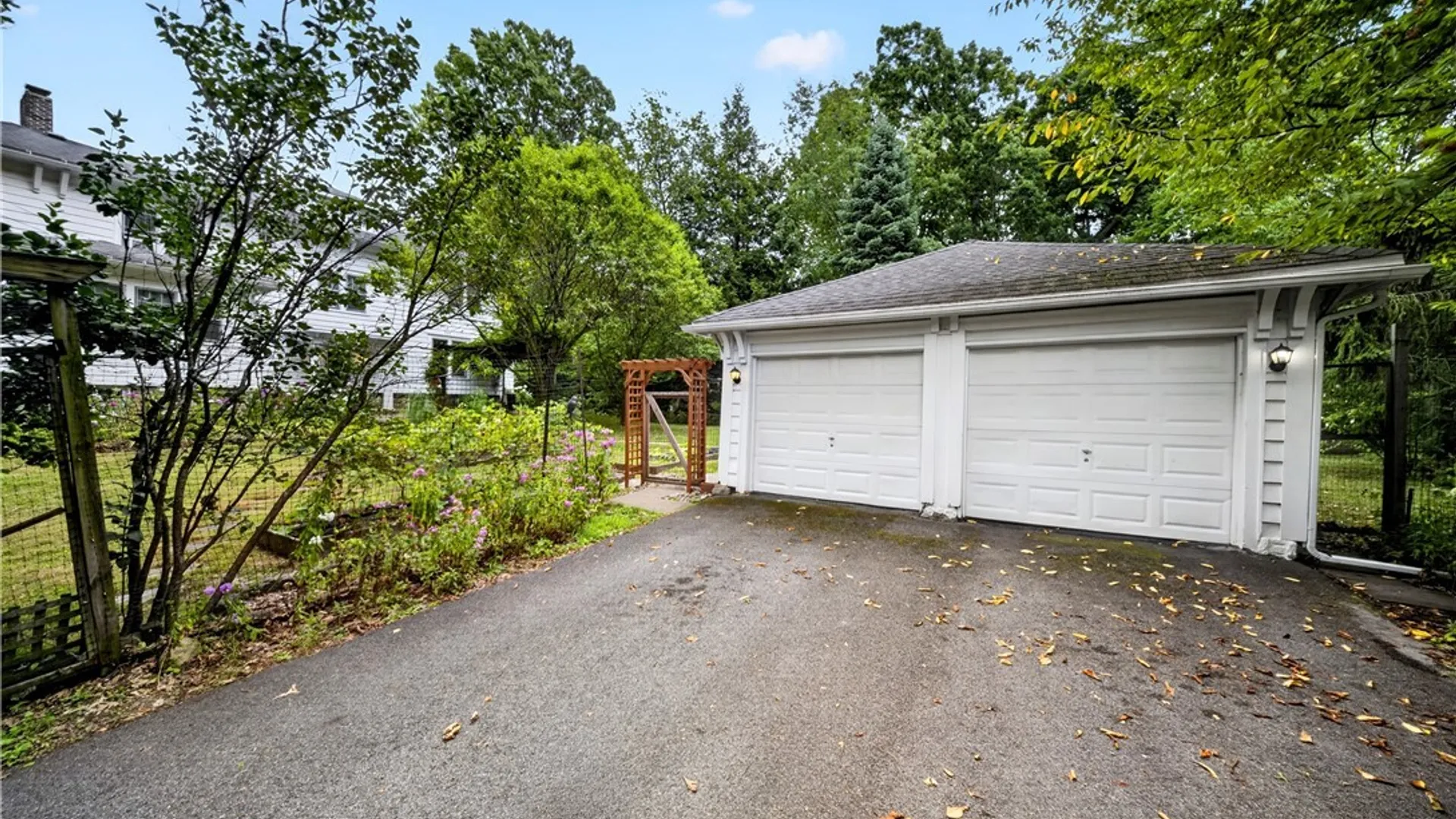 Property at 318 Berkeley Drive, Syracuse, NY 13210 33