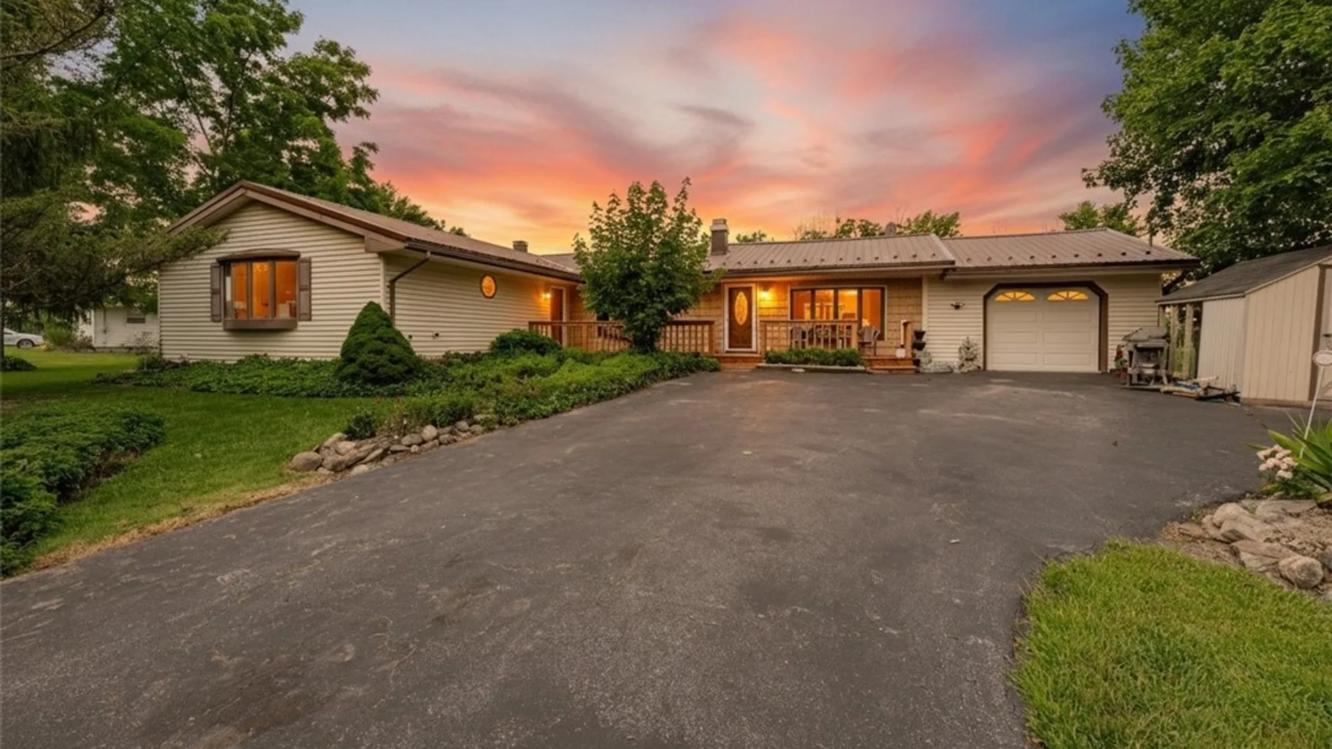 Property at 6960 Block Church Road, Royalton, NY 14094 3