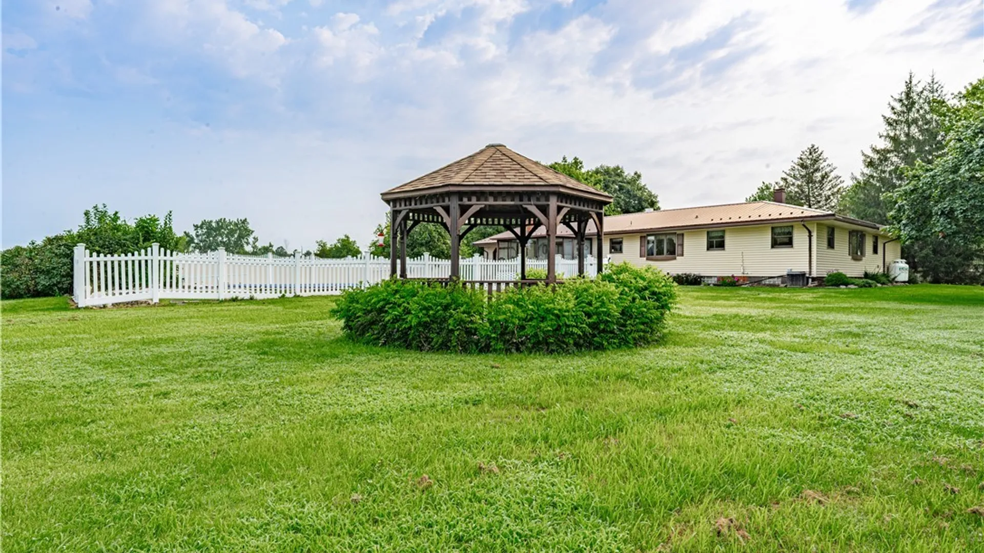 Property at 6960 Block Church Road, Royalton, NY 14094 8