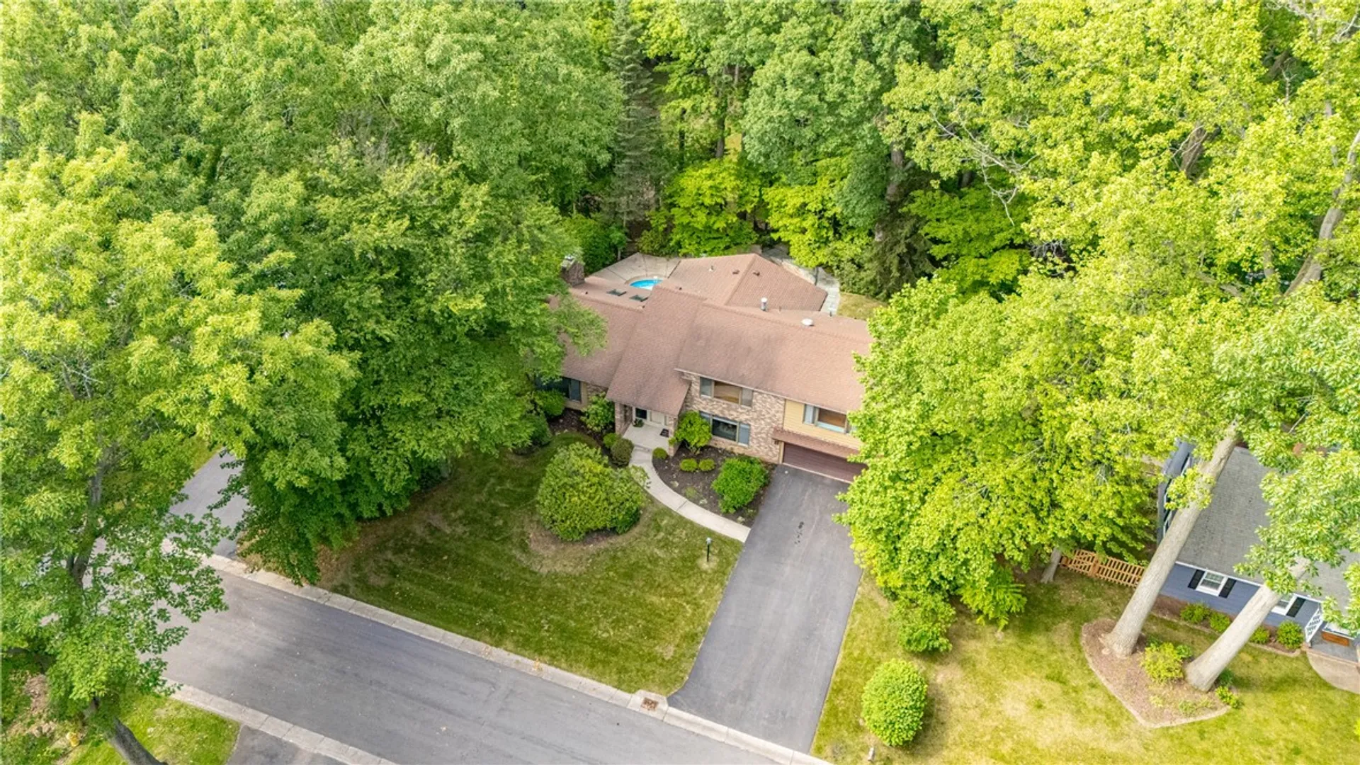 Property at 17 Tuliptree Lane, Irondequoit, NY 14617 3