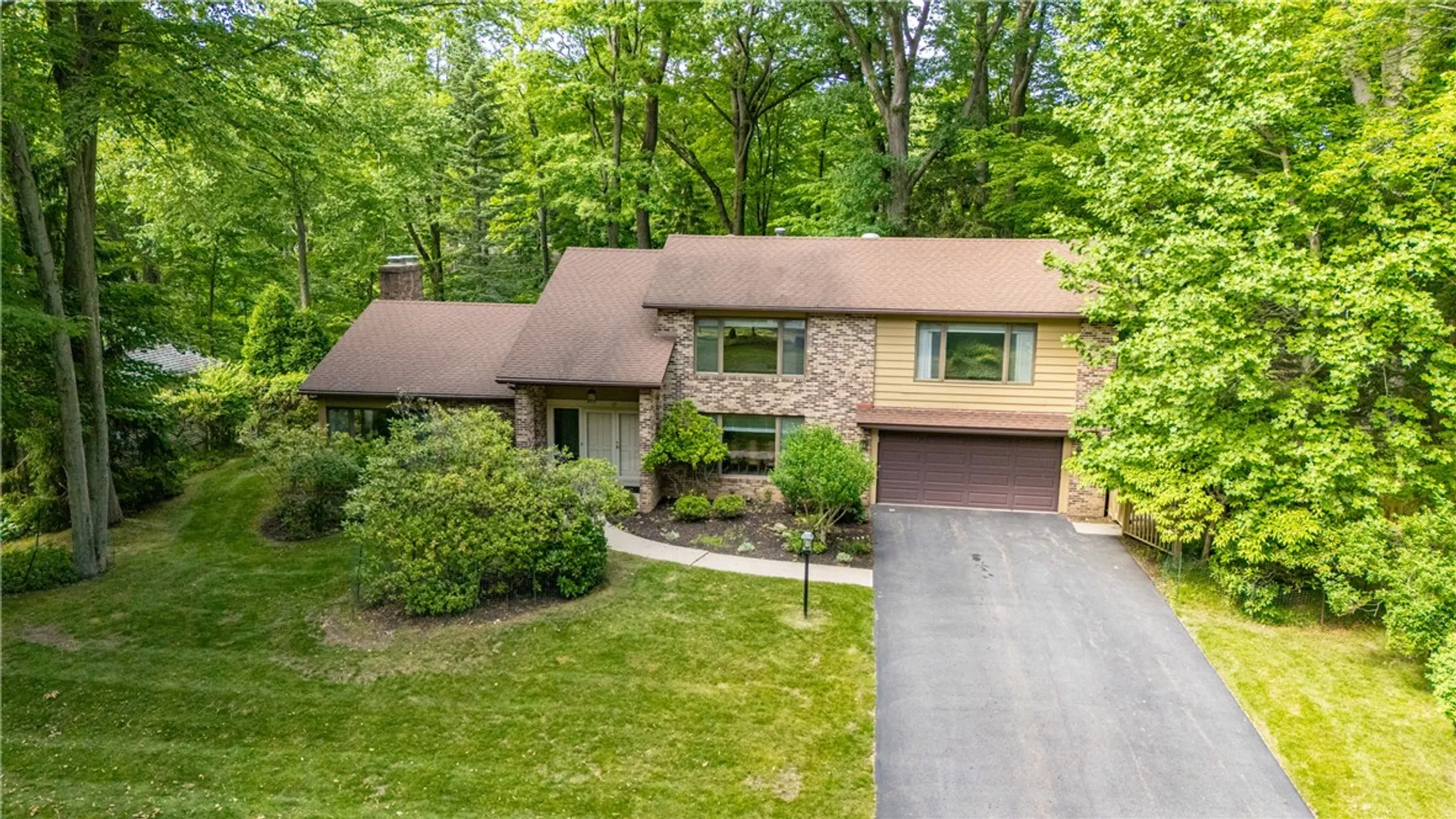 Property at 17 Tuliptree Lane, Irondequoit, NY 14617 4