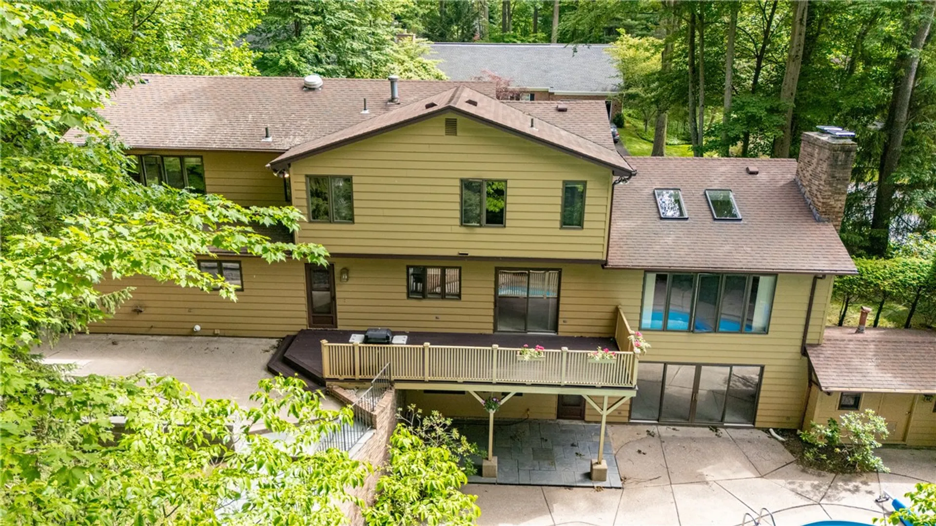 Property at 17 Tuliptree Lane, Irondequoit, NY 14617 8