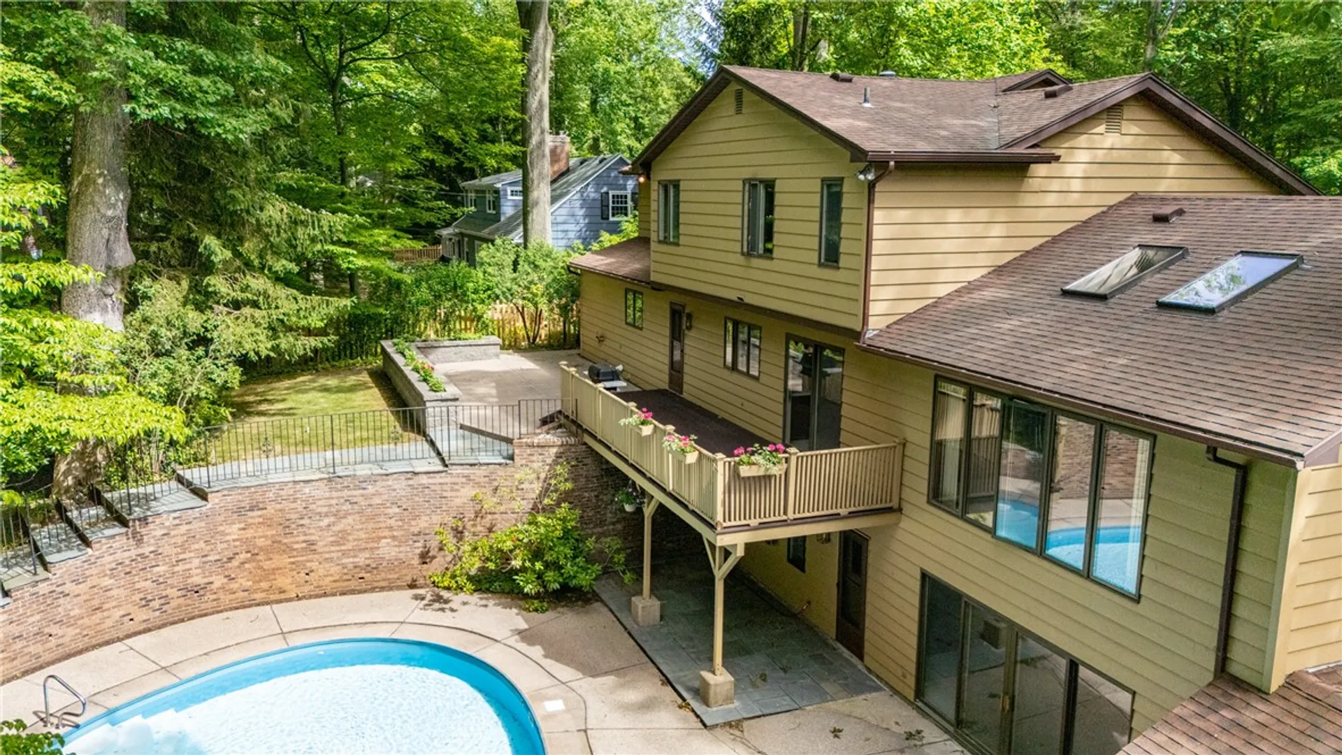 Property at 17 Tuliptree Lane, Irondequoit, NY 14617 9
