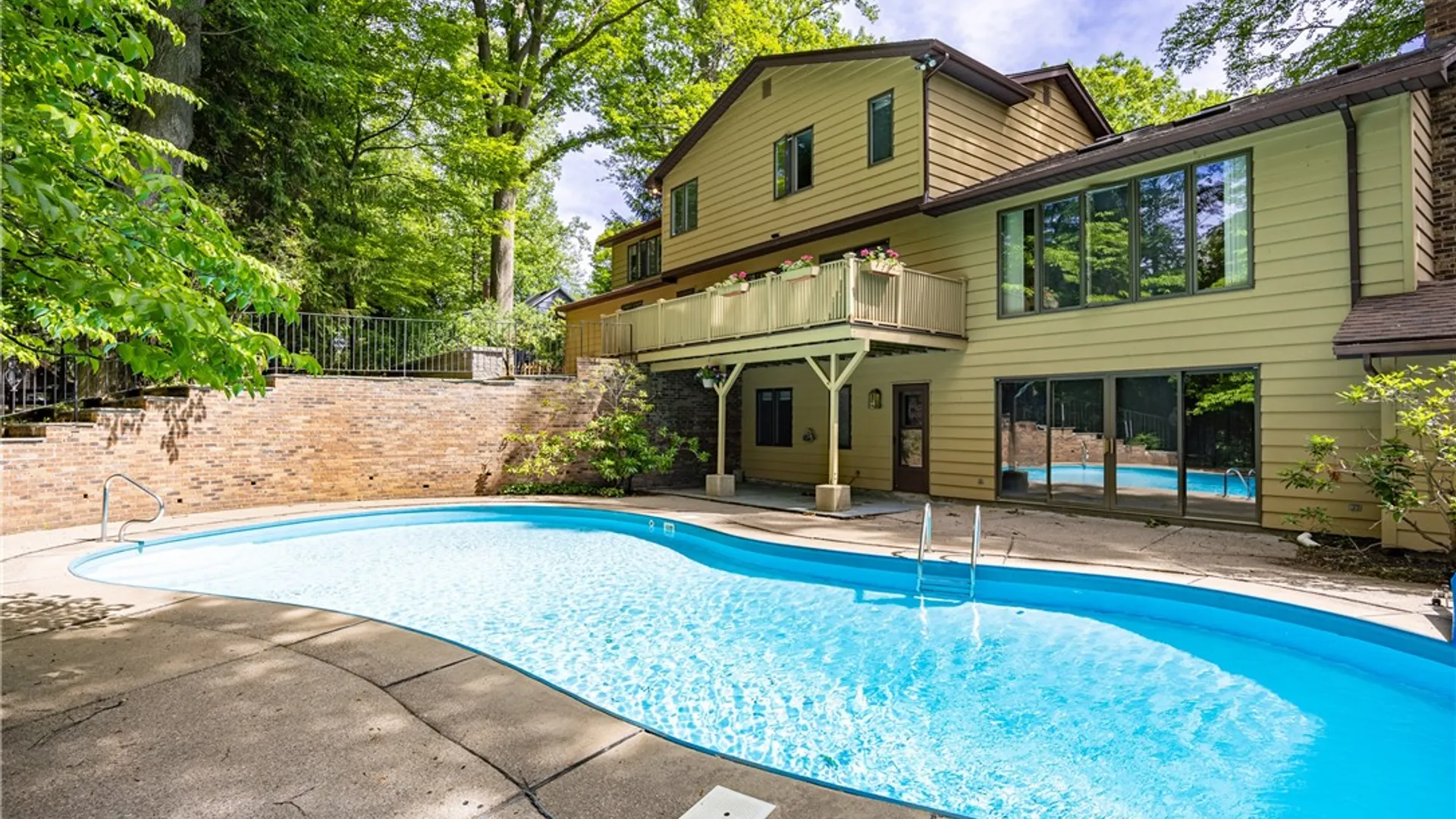 Property at 17 Tuliptree Lane, Irondequoit, NY 14617 11
