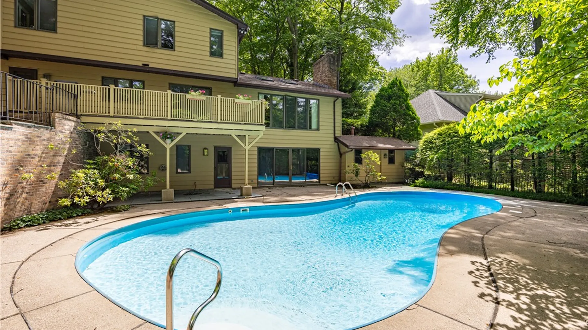 Property at 17 Tuliptree Lane, Irondequoit, NY 14617 12