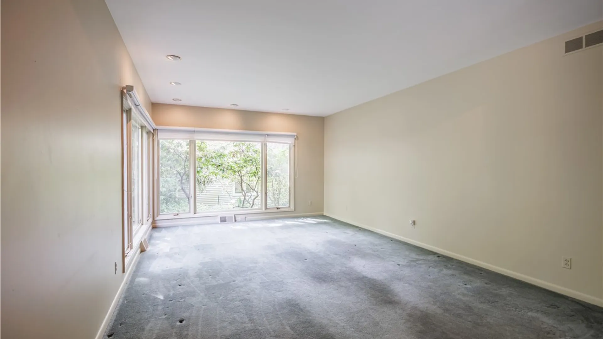 Property at 17 Tuliptree Lane, Irondequoit, NY 14617 17