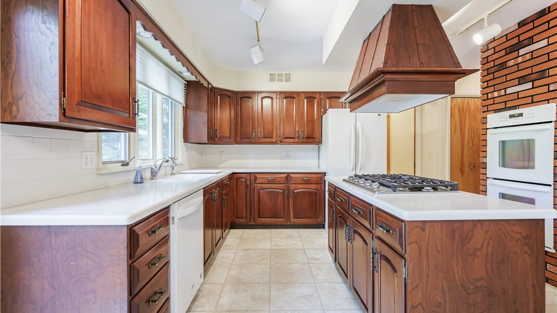 Property at 17 Tuliptree Lane, Irondequoit, NY 14617 19
