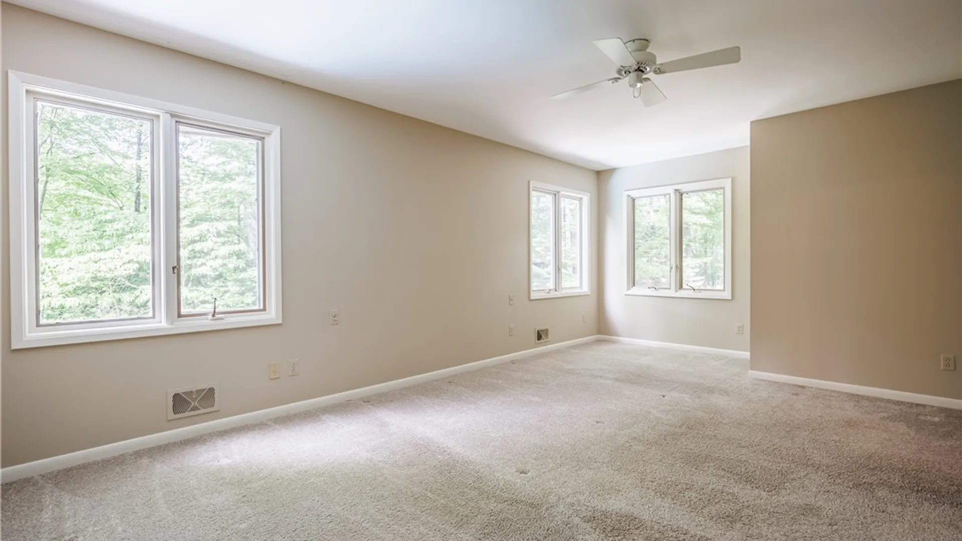 Property at 17 Tuliptree Lane, Irondequoit, NY 14617 26