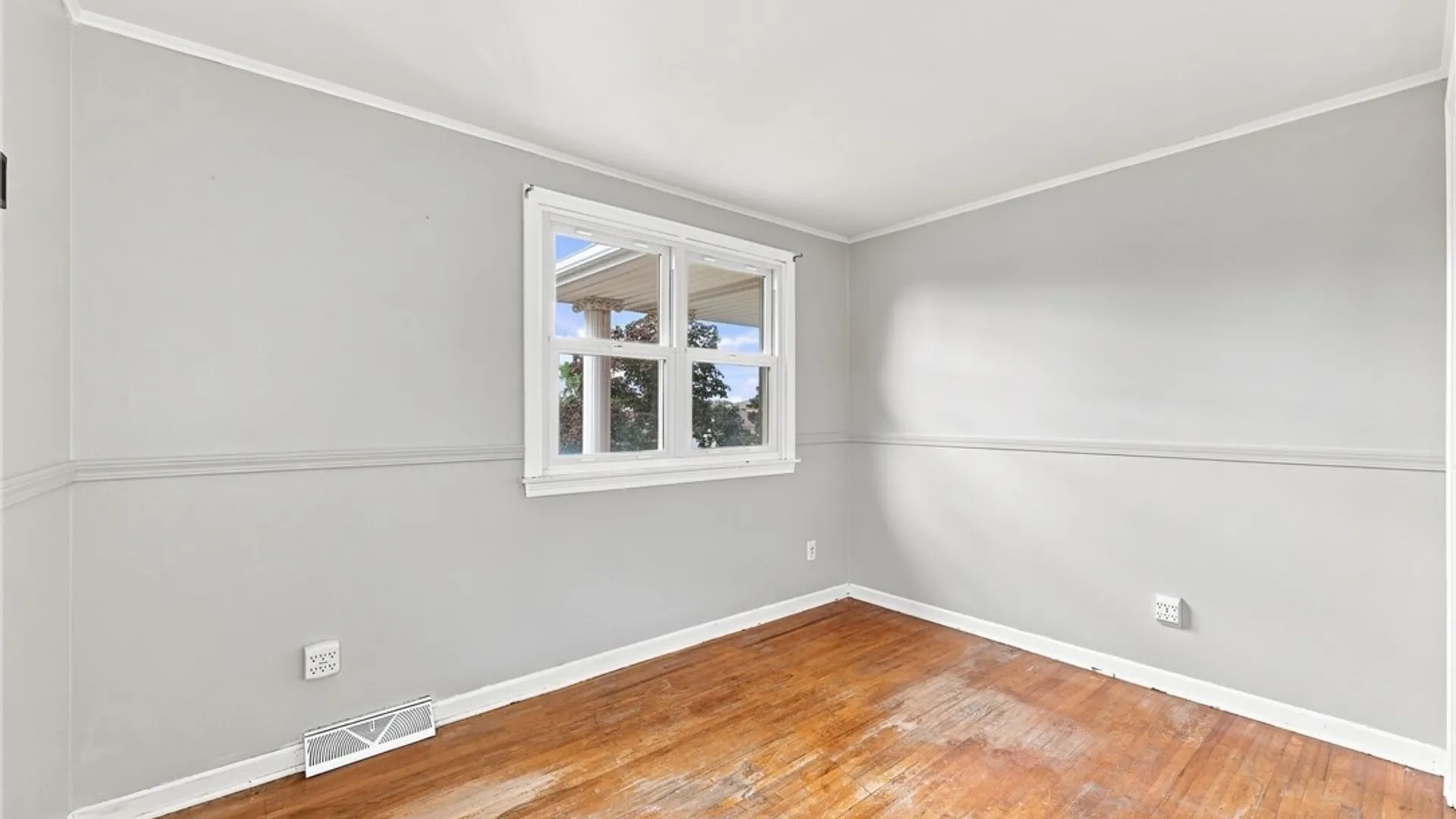 Property at 102 Lou Drive, Cheektowaga, NY 14043 35