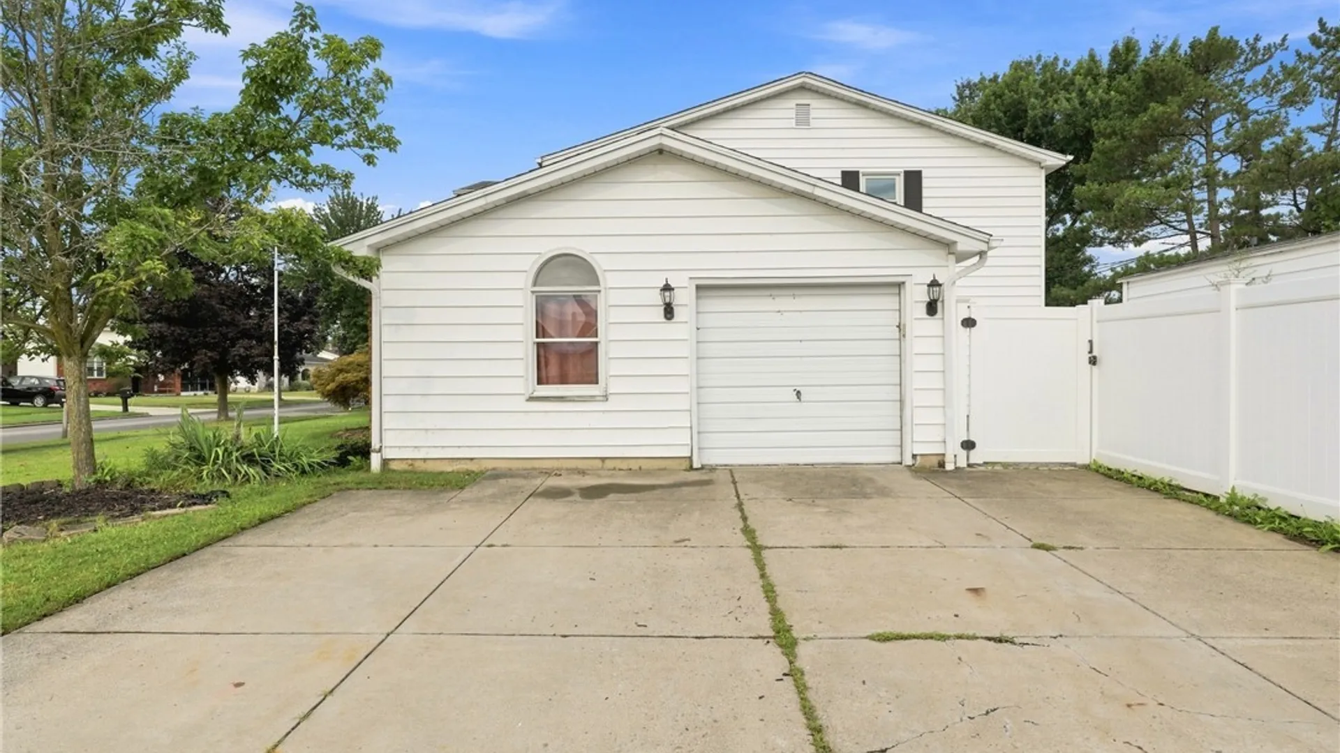Property at 102 Lou Drive, Cheektowaga, NY 14043 42