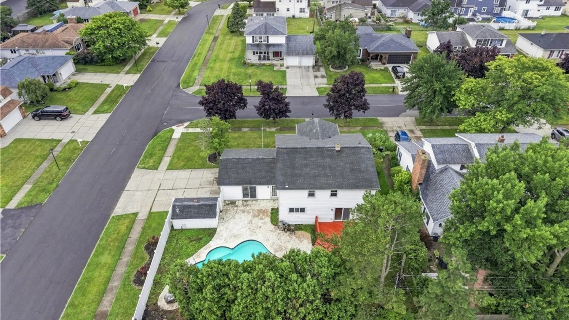 Property at 102 Lou Drive, Cheektowaga, NY 14043 46