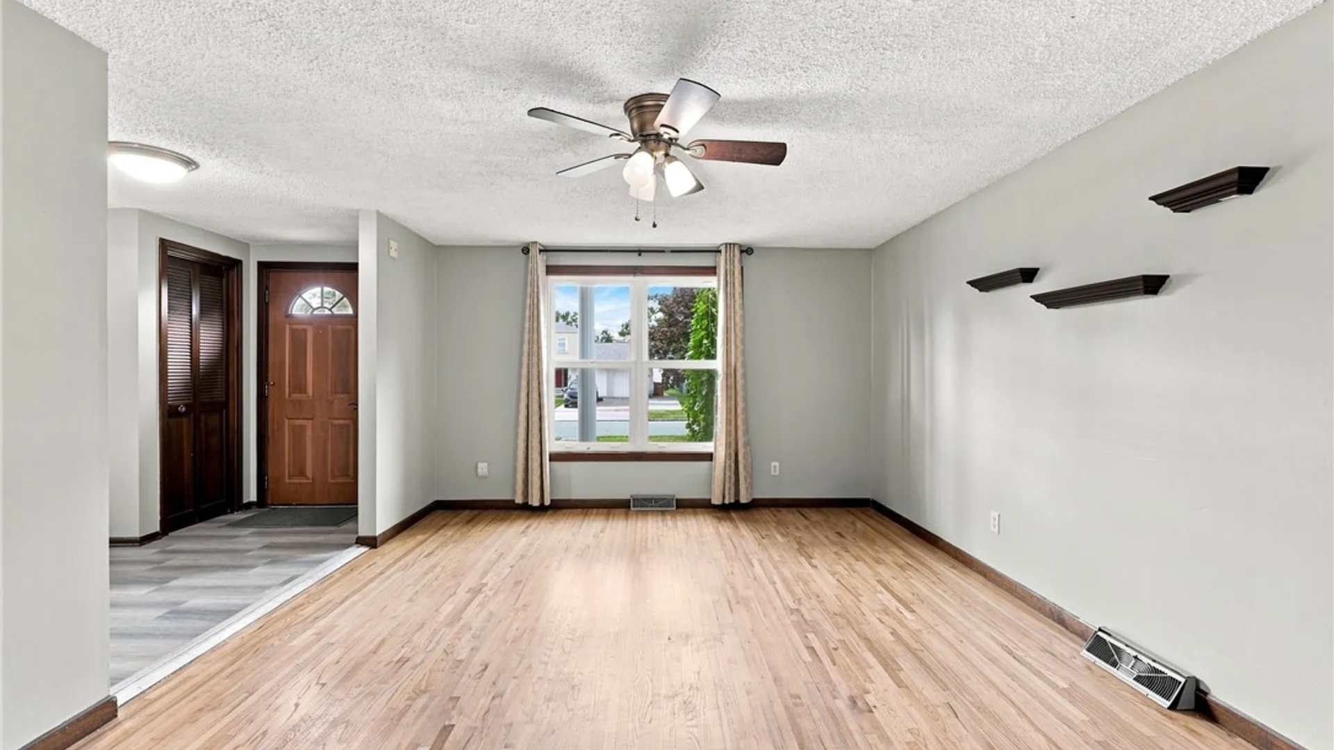 Property at 102 Lou Drive, Cheektowaga, NY 14043 15