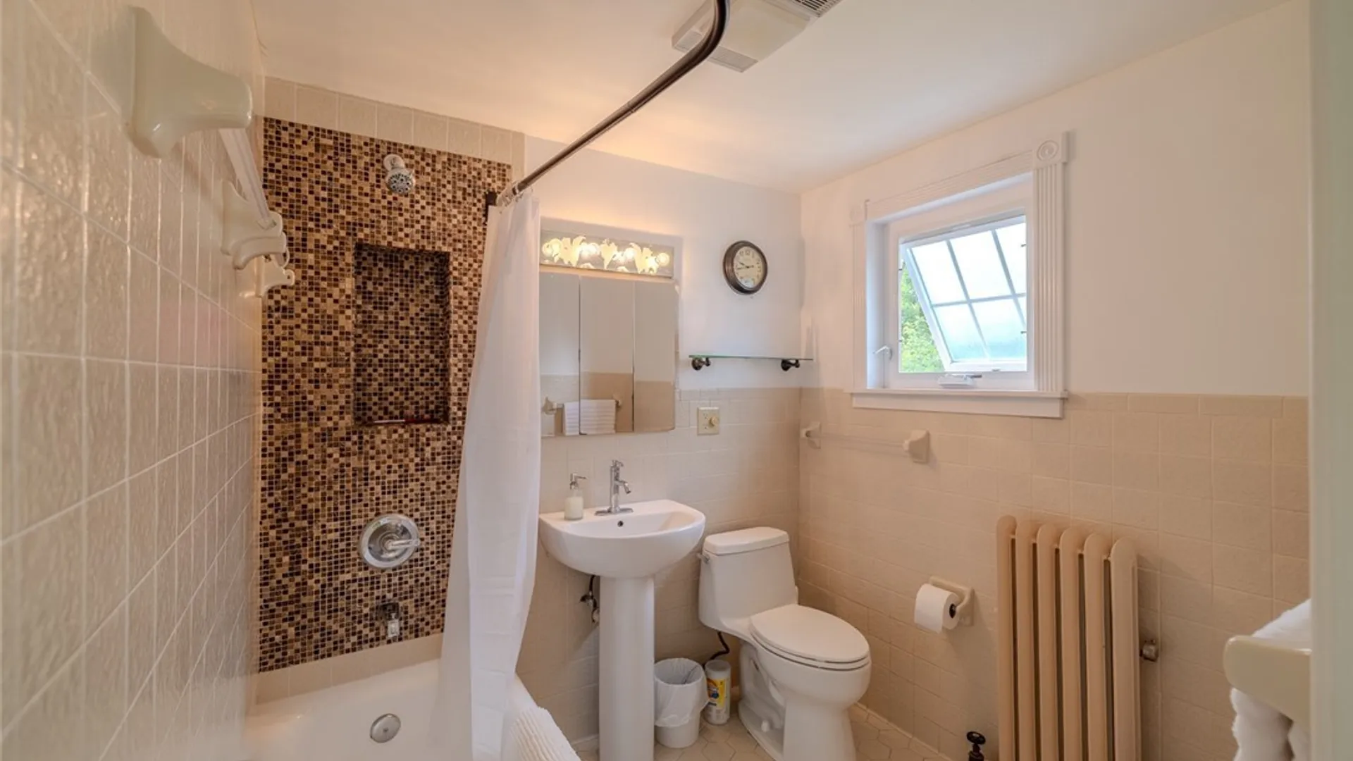 Property at 256 Shotwell Park, Syracuse, NY 13206 12