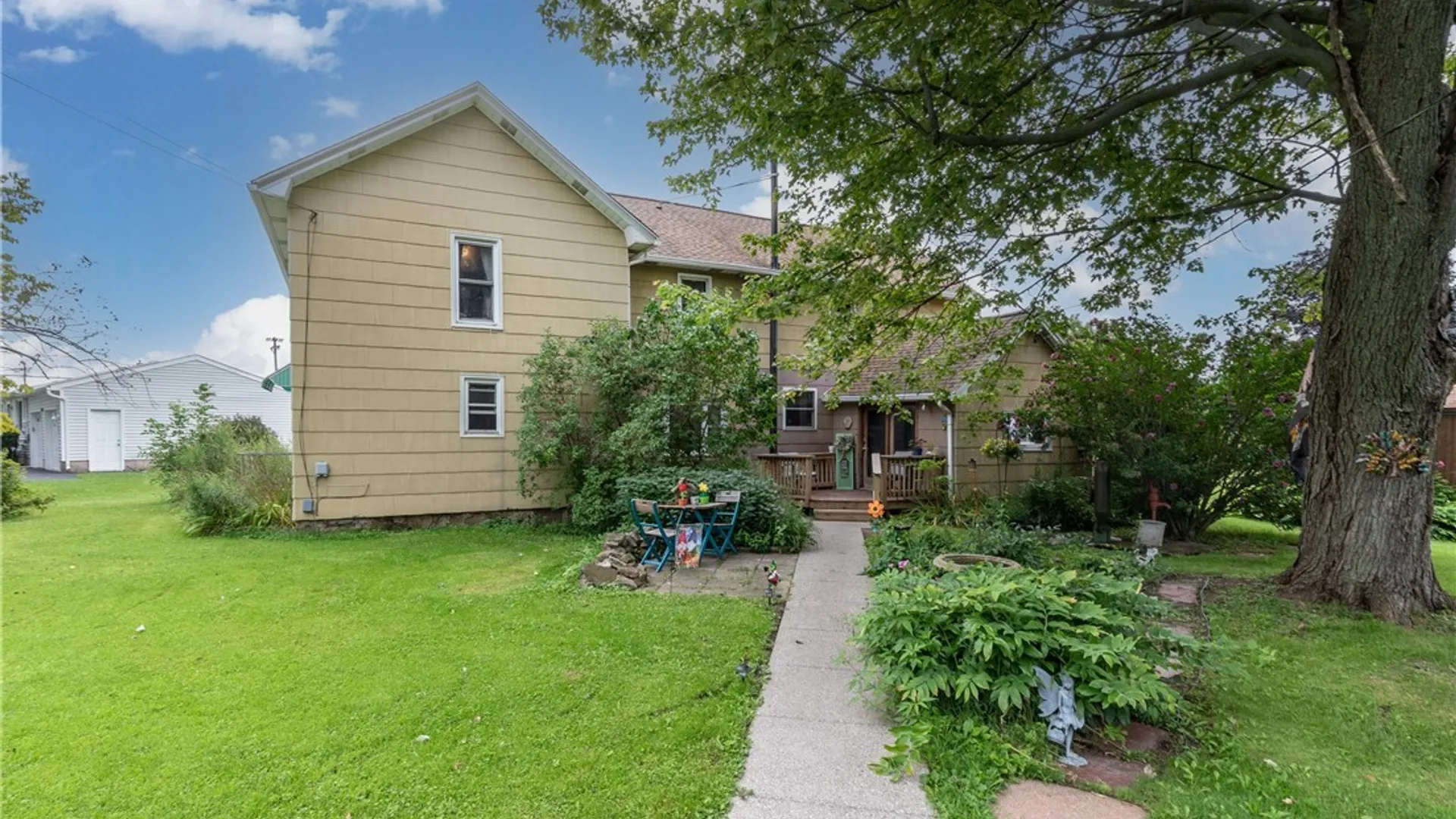 Property at 6489 Errick Road, Wheatfield, NY 14120 3
