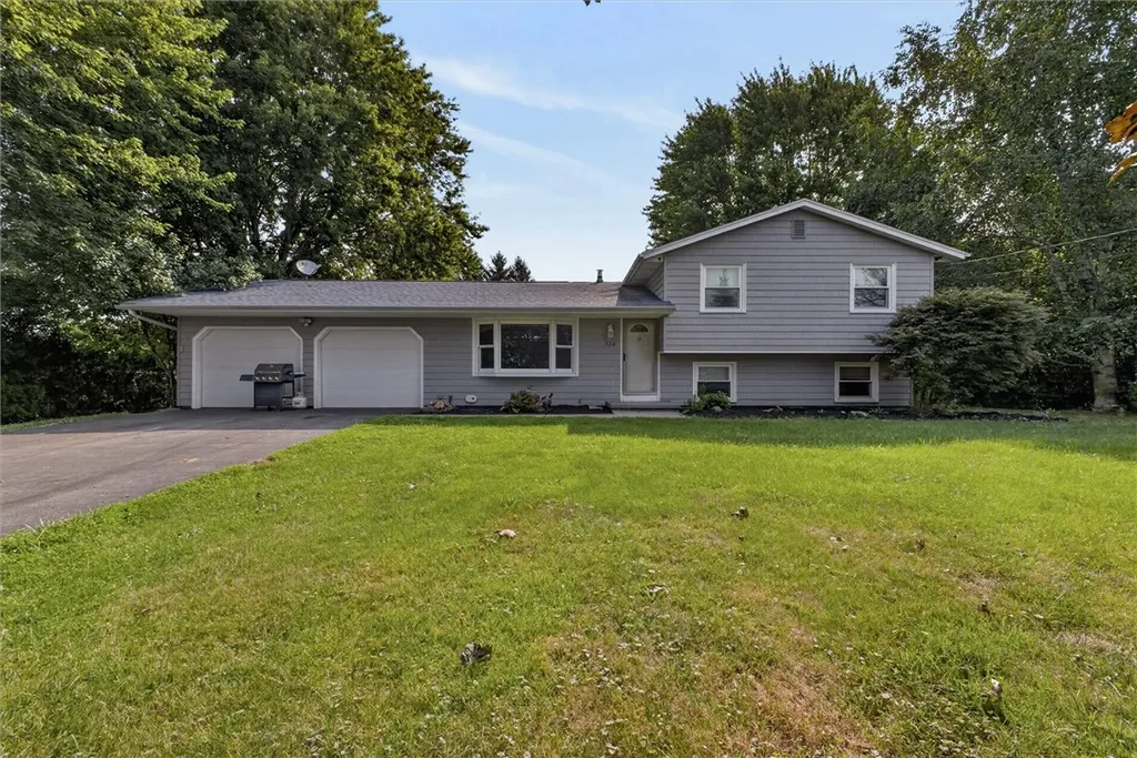 Property at 334 Lighthouse Road, Parma, NY 14468
